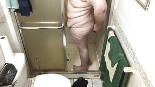 يستخدم FatAssSmallDick سدادة مؤخرة حمراء عملاقة