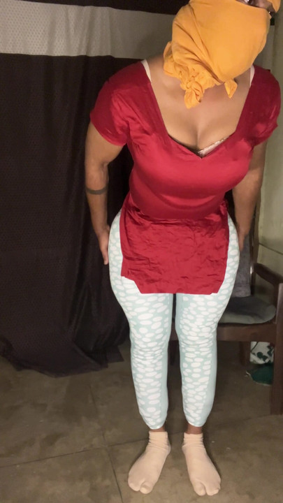 サテンシルクのドレススーツ サルワール ホットな女装者 大きな胸と胸 | クリップ 1