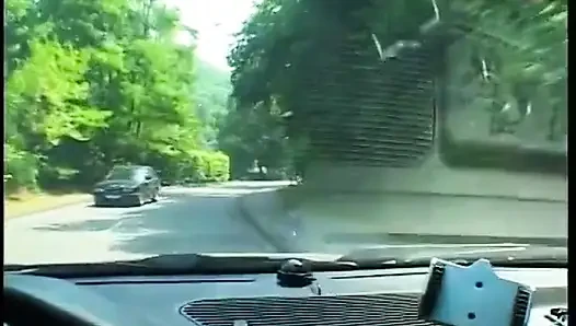 Büyük memeli çarpıcı bebek amcığını oynuyor
