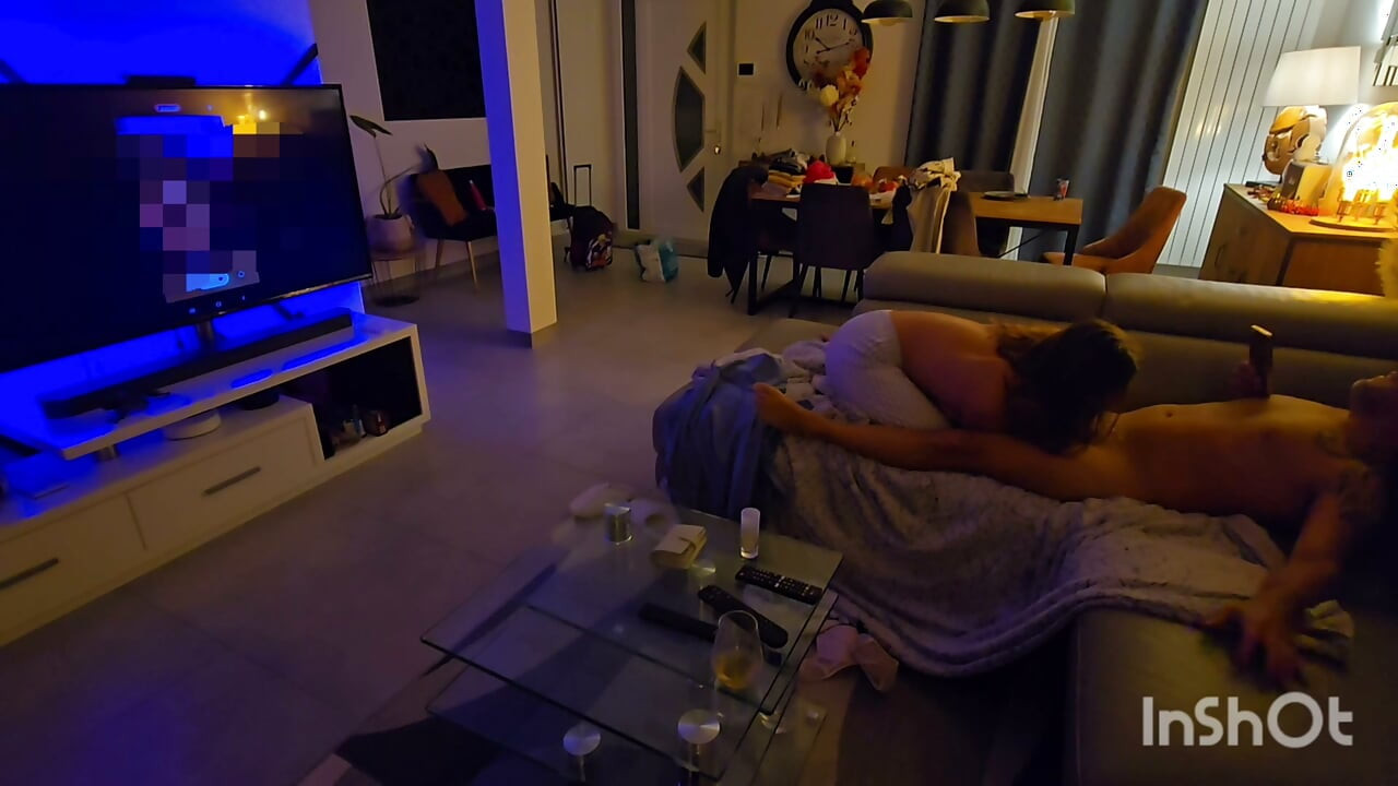 X dereceli bir film izliyorum ve bana fikirler veriyor