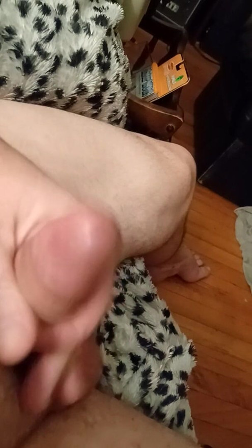 Chubby bear – huge cumshot up close