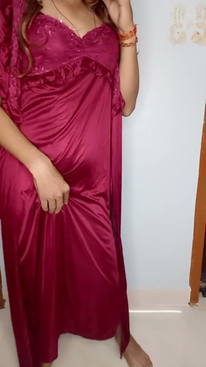 Meri mummy ne kal raat me isi satin nighty ko pahan ke apni chut ki ras chatai | Clip 1