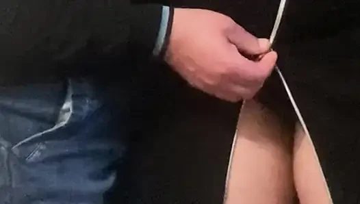 Memekku di-fingering sama orang asing di kereta bawah tanah