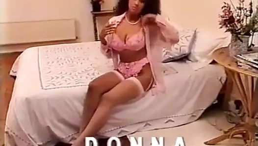 Electric Blue Special - cewek kulit hitam dan biru 1