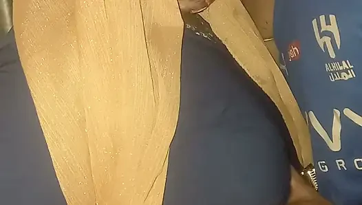 Başka bir adamın karısının odasına girdim ve onu hafifçe öptüm.