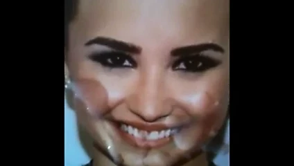 demi lovato'ya saygı duruşu