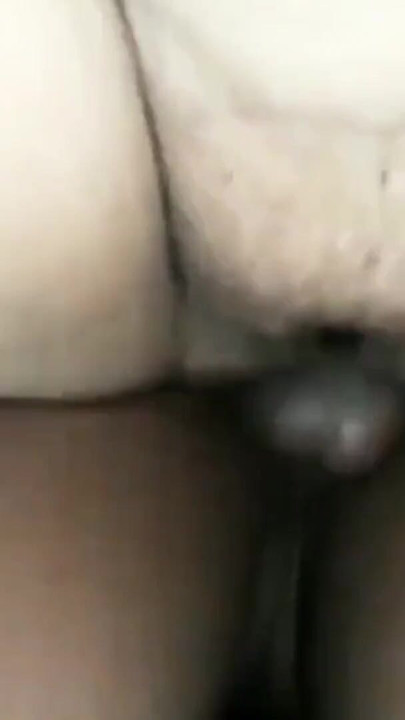 Indische bbw diep op zijn hondjes neuken buitenshuis kreunende orgasmes | Clip 1