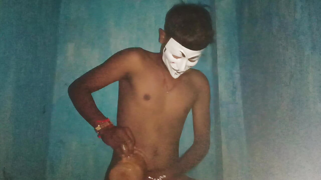 A single boy find my gf on my bathroom