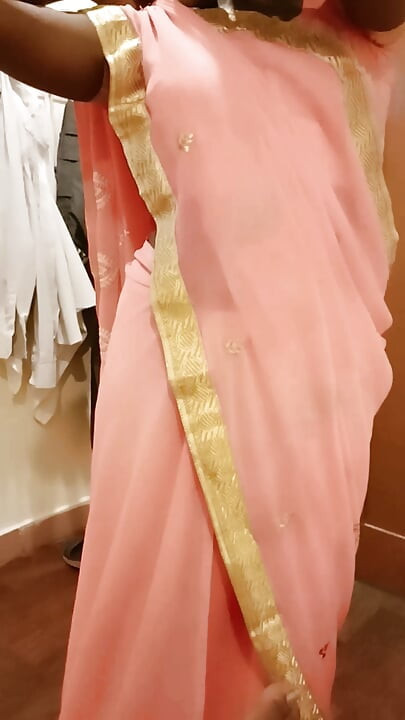 Desi Tamil Wife Renu’s Big Ass & Pussy Teased in Saree Post-hotel - Cuck Films! Indianhotwifex