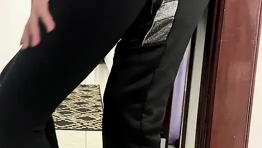 İş arkadaşları şirket koridorunda seks yapıyor.