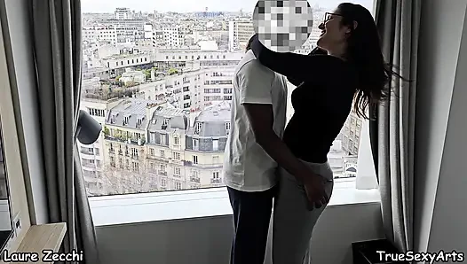 Laure zecchi si cewek perancis rambut cokelat dengan pantat bahenol dicrot di dalam sama temannya sendiri