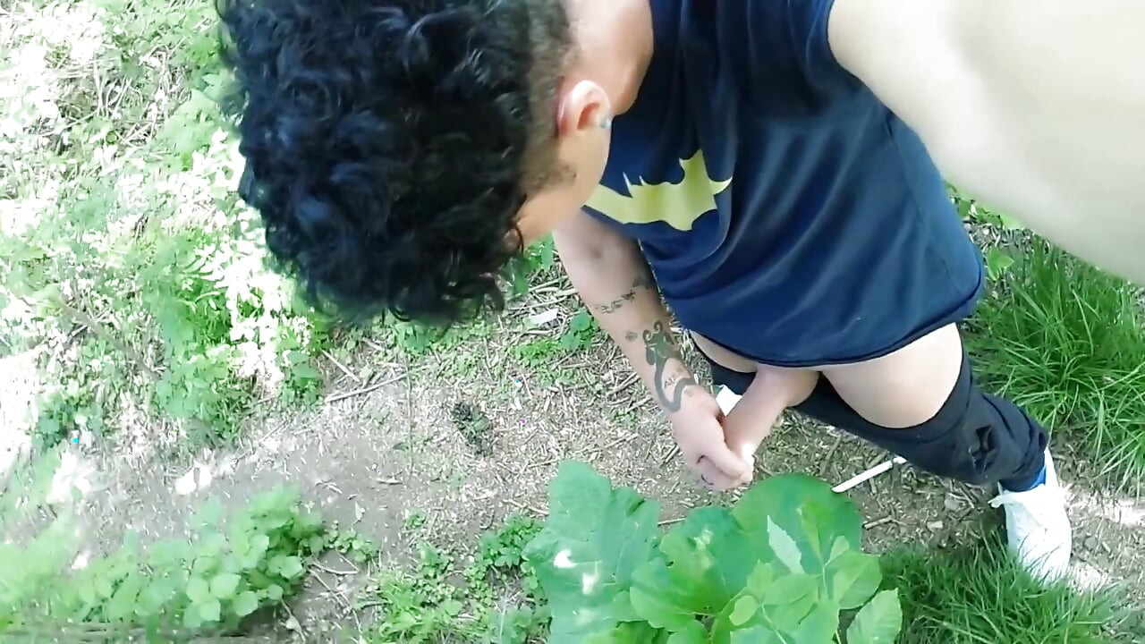 Compilație de ejaculări în aer liber - Unghiuri diferite, vedere de jos, spermă pe cameră lentilă Spermă în prezervativ