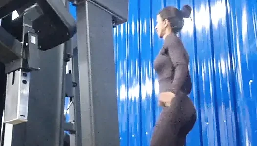 Spor salonunda solo oynadım, eğer sen de seviyorsan, ben de gerçekten çok keyif aldım.