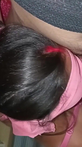 لحظة مذهلة من "ديسي خائنة بهابي تمص زب كبير لحبيبها وتحلب بزازها الجزء الأول"