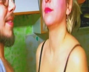 Минет в любительском видео - плевок или глотание?