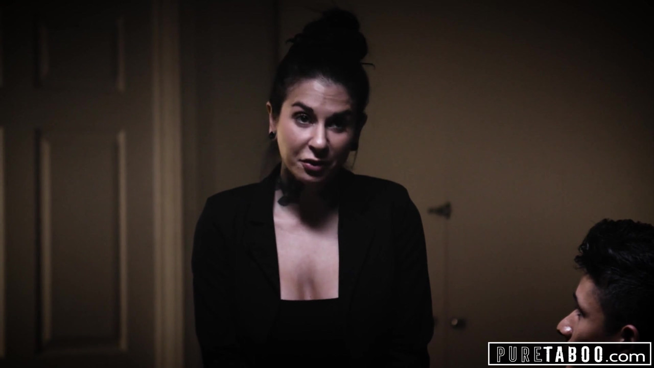 純粋なタブー、セクシートランスガールが悲しみの男をやる