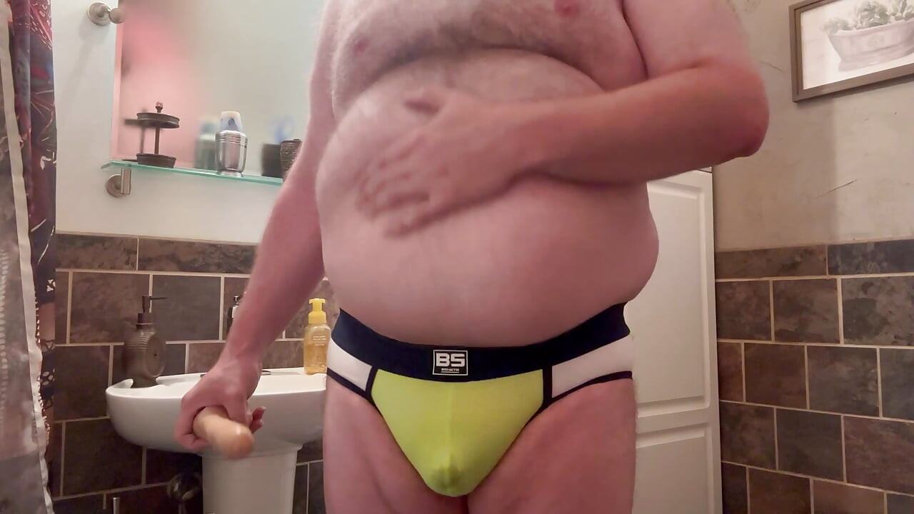 Jockstrap chub dildoyla kendini sikiyor!