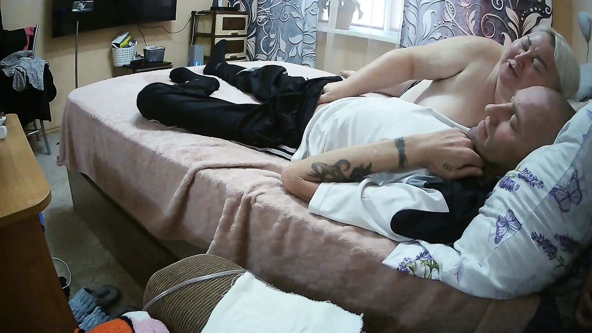Tchýně miluje dlouho sání ptáka a polykání hodně horkého tlustého spermatu