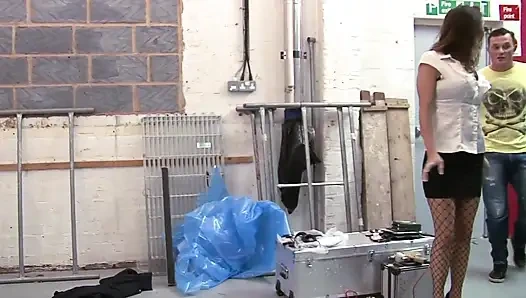 Adegan nakal cewek semok latina minxy mercedes dientot habis-habisan sama kuli bangunan