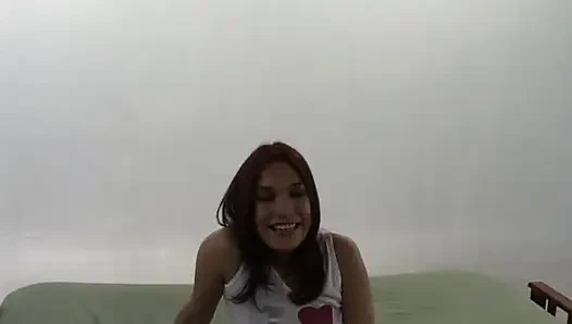 Sevimli genç latin Claudia porno oyuncu seçmelerinde götünü ve amını iki büyük yarakla gerdiriyor