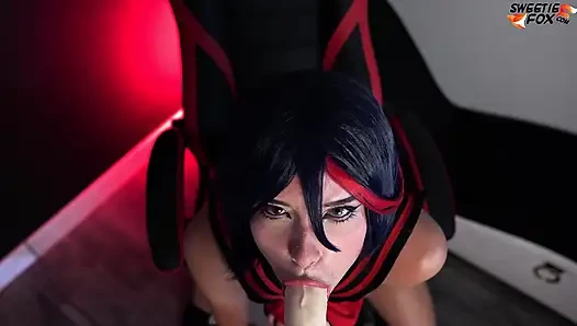 Ryuko Matoi fickt sich mit einem riesigen dildo in muschi und mund