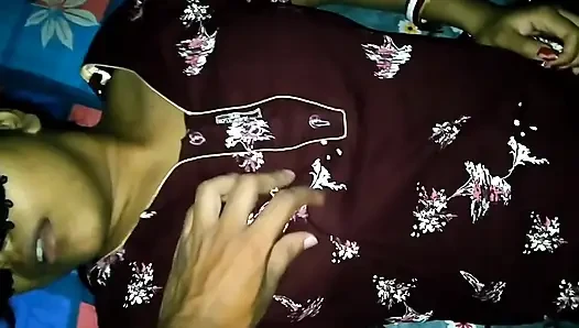 Hintli azgın evli kadın kocasıyla seks yapıyor