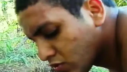Cewek imut hot lagi asik nikmatin memek beceknya dientot habis-habisan sama tiang besar