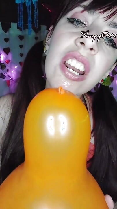 Shyyfxx lycklig karneval! Leker med ballonger över hela min kropp- looner fetisch