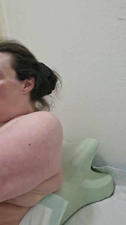 Cripplefreak4u 第一次使用性爱机器的特写