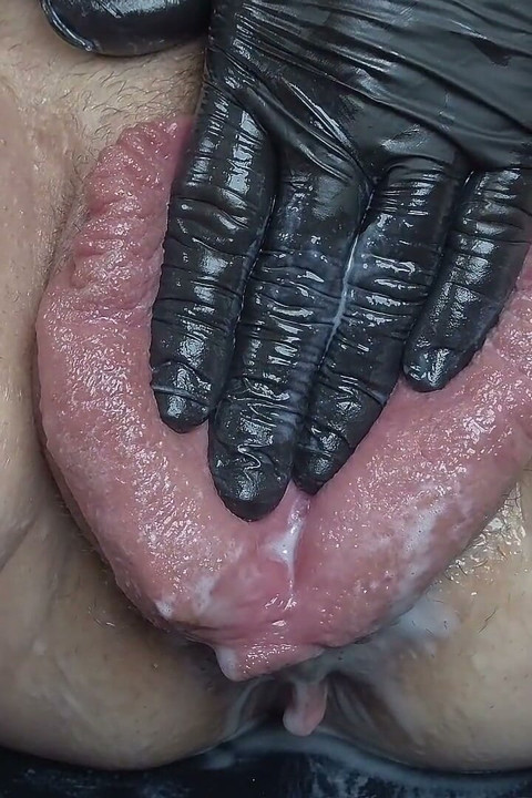 多次流白浆的熟女高潮 - 巨大的阴唇抽插和手淫