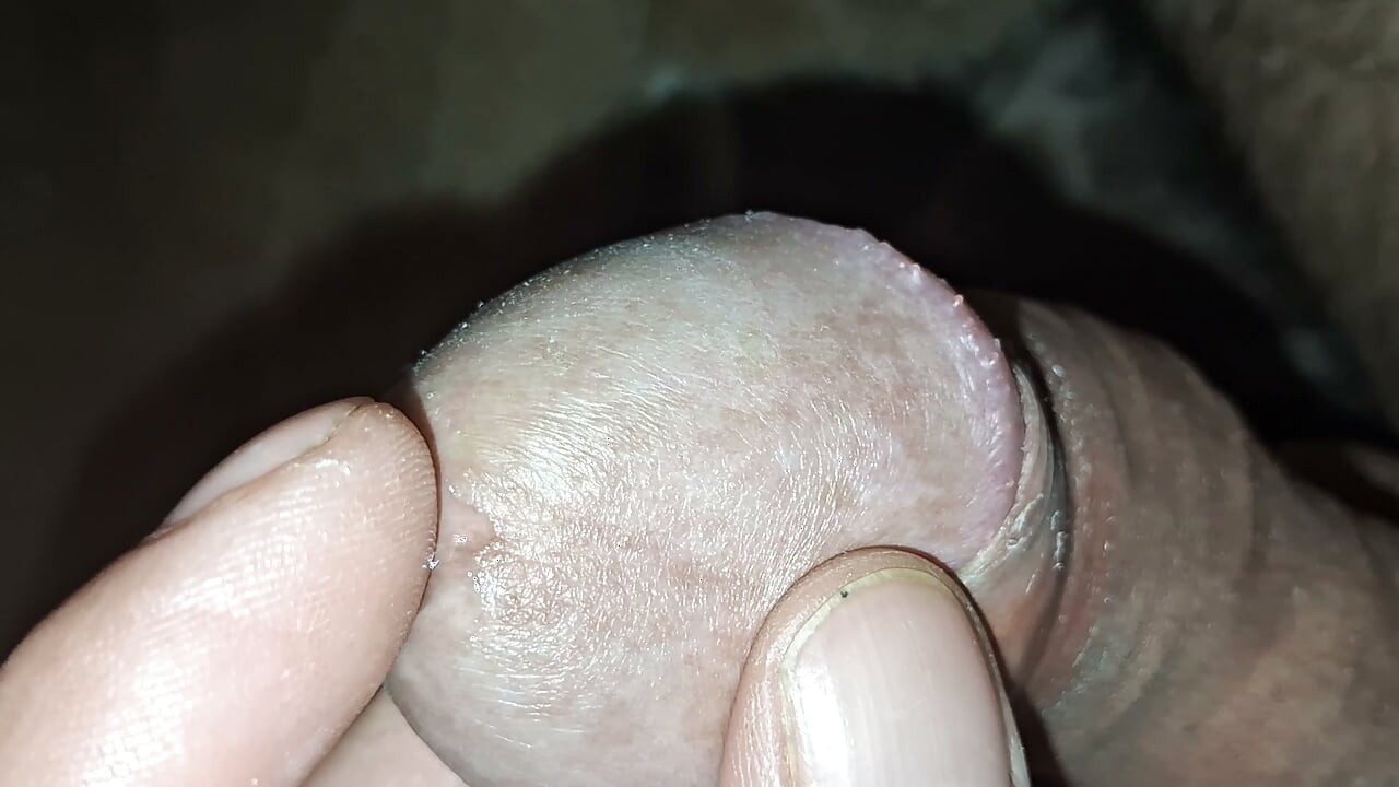 Eu acaricio a minha glande