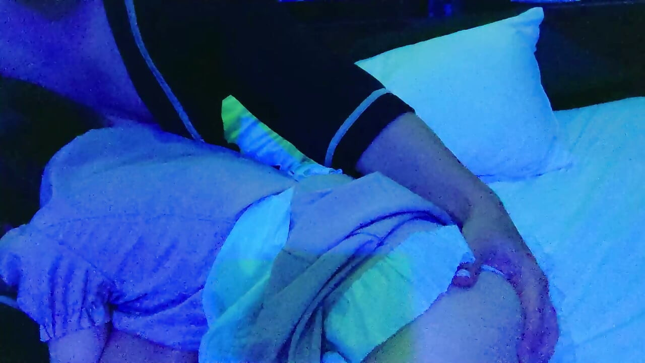 망사 스타킹을 입은 웨이트리스에게 뒤에서 질싸, 코스프레, 아마추어 사진, 오럴, 커닐링구스