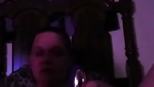 Lagi asik mainin memek tebal ini