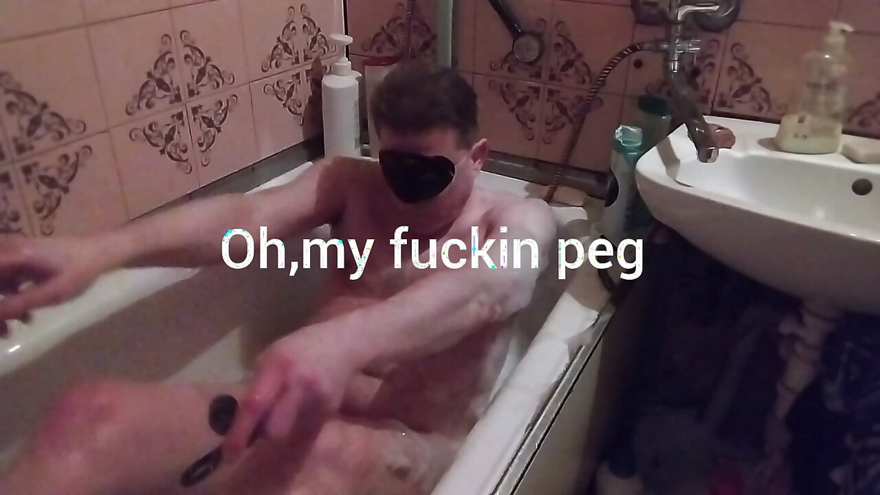 Guy likes it in anal in the bathtub
