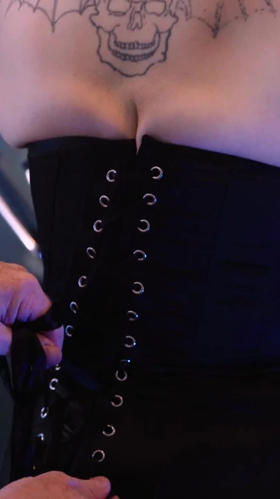 与顺从的胸衣训练