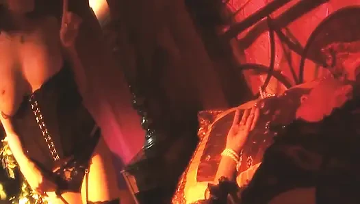 Schicke dreier szene 3_elegant vollbusige blondine in dessous fickt mit einem reifen schwanz