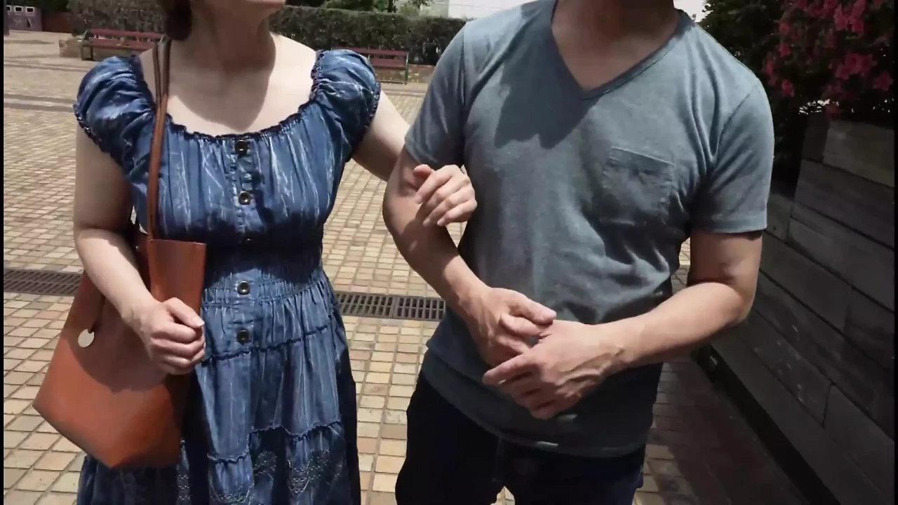 一个干净整洁的熟女治愈和抚慰，并继续在爱情中通奸 -2