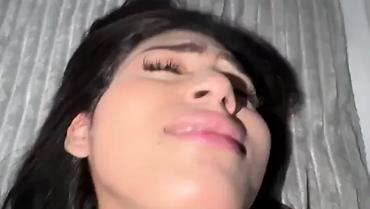 Güzel Kolombiyalı kız, cuckold erkek arkadaşından ayrıldıktan sonra porramı emiyor