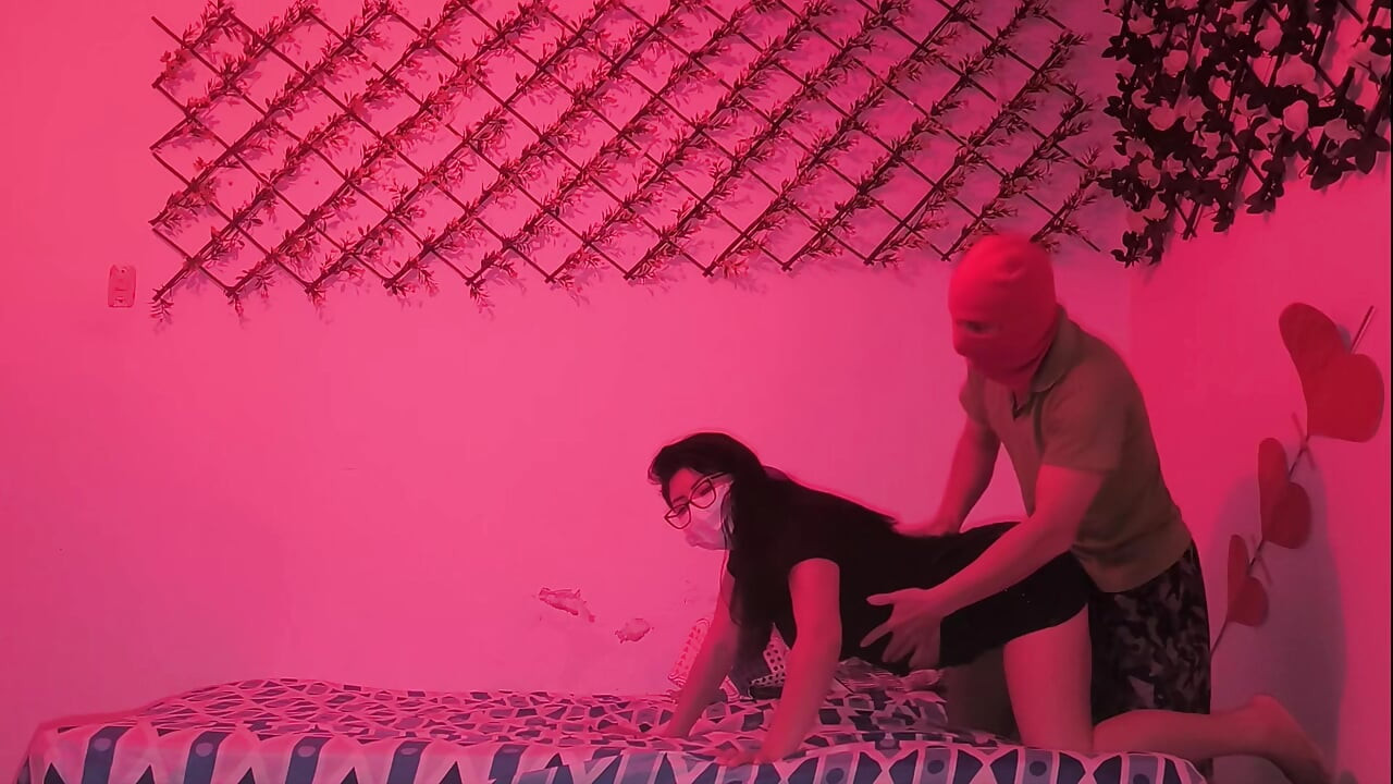 Dois casais fodem simultaneamente com putas baratas da Índia