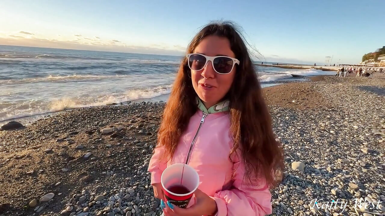 Pokupio sam devojku na plaži i pozvao me na seks pod tušem