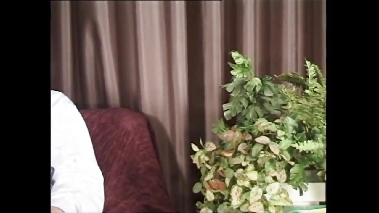 Seksi plavuša s velikim sisama jebe se u pičku