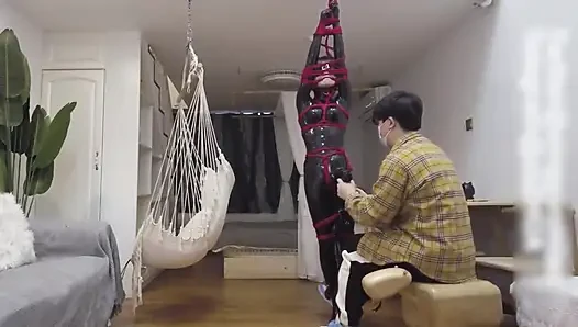 Mz11-латексный костюм, удерживание и порка