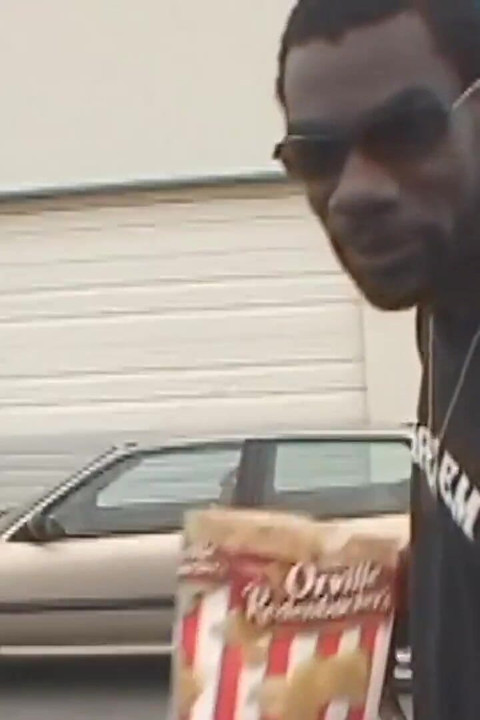 Extrem fickbare süße wird zu einer harten doppelten interracial schwanzbehandlung abgeholt.