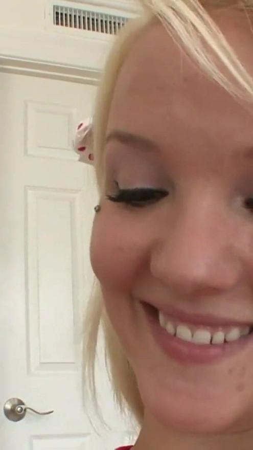 Blonde Teenage Girl gets a pussy cumshot from her boyfriend | Clip 1