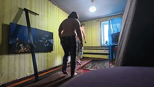 Kamera arkası, kesilmemiş. Yeni bir seks yatağı inşa ediyoruz