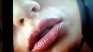 Трибьют для губ Sunny Leone