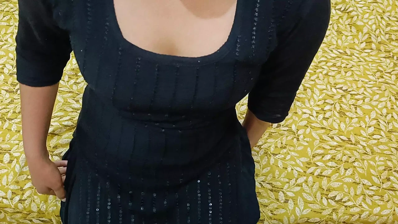 18 saal ki nokrani ko choda desi style me clear Hindi audio