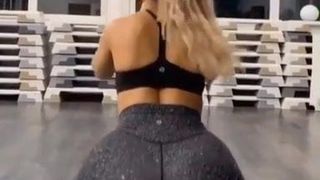 Suka Instagram twerks w zwolnionym tempie