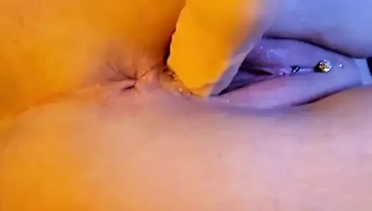 Сделай это со мной большим дилдо