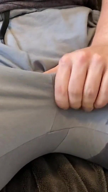 Must-see trenutak iz "Hands free glasno stenjanje svršavanje u hlače, ogromno svršavanje, glasno muško stenjanje"